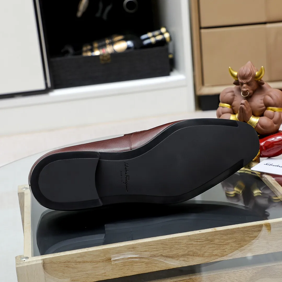 Men's shoes 💰460 🔥Ferragamo's new men's casual slip-on shoes🇨🇳Official website original 1:1 mold, original quality💯Fine workmanship, high-end luxury☘The upper is made of imported Italian first-layer cowhide🌴Luxurious water dyeing🐂Leather lining🍓Rubber wear-resistant and non-slip outsole, breathable and comfortable to wear🍍The first choice for high-grade men, 5 colors available! Code number 38-44 (45.46. Customized)